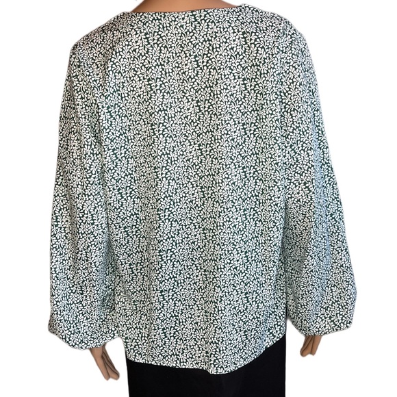 Green and White Floral Puff Sleeve Blouse Large - Picture 5 of 8